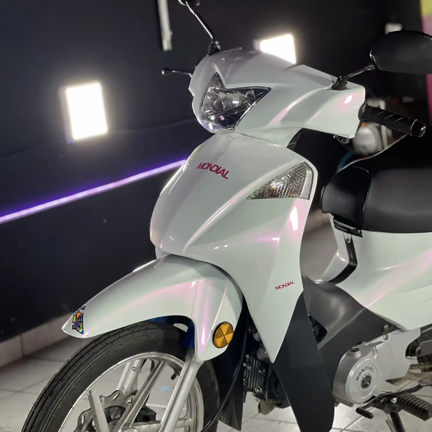 BLANCO PERLAS ROSAS MOTO