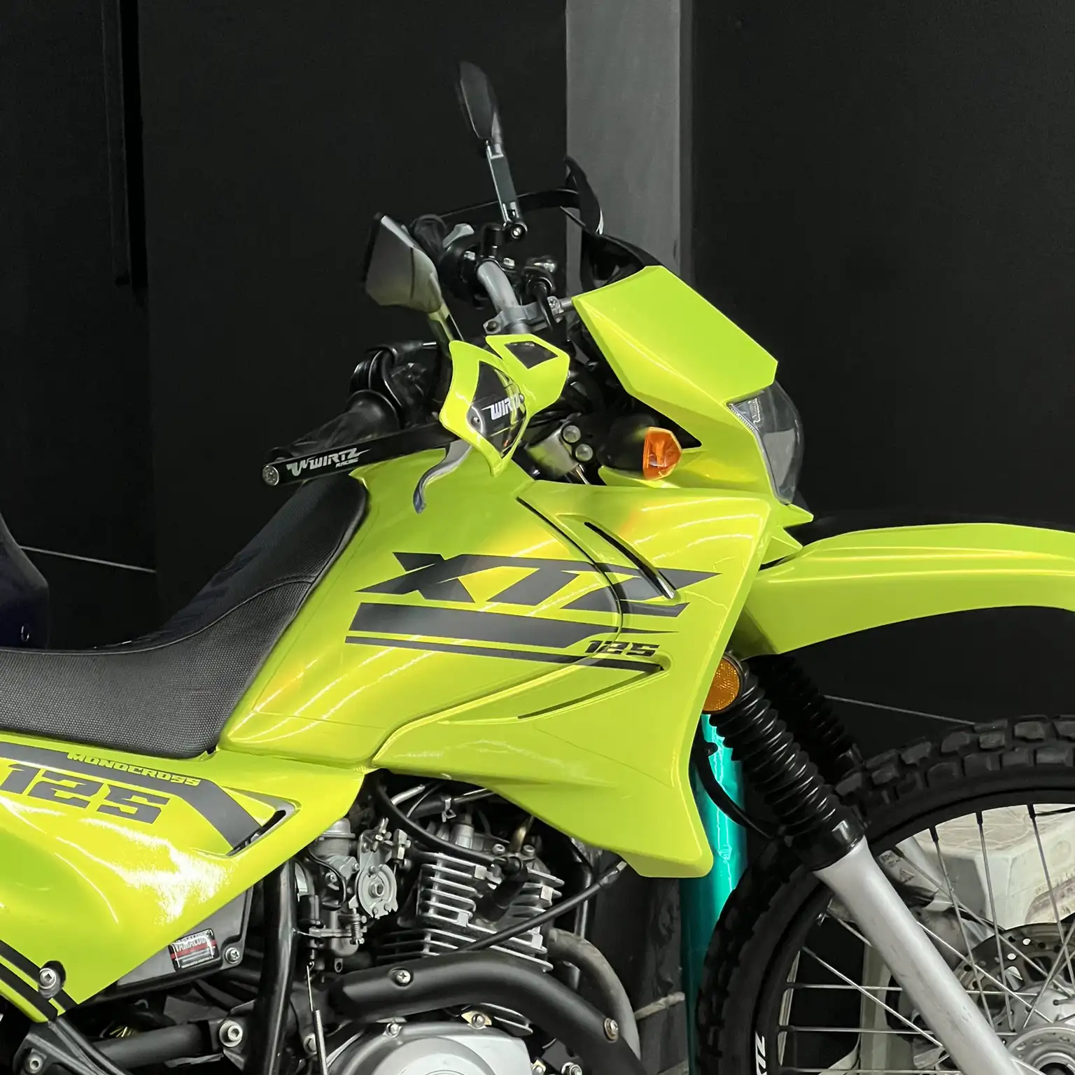 MYSTIC LEMON YELLOW xr600